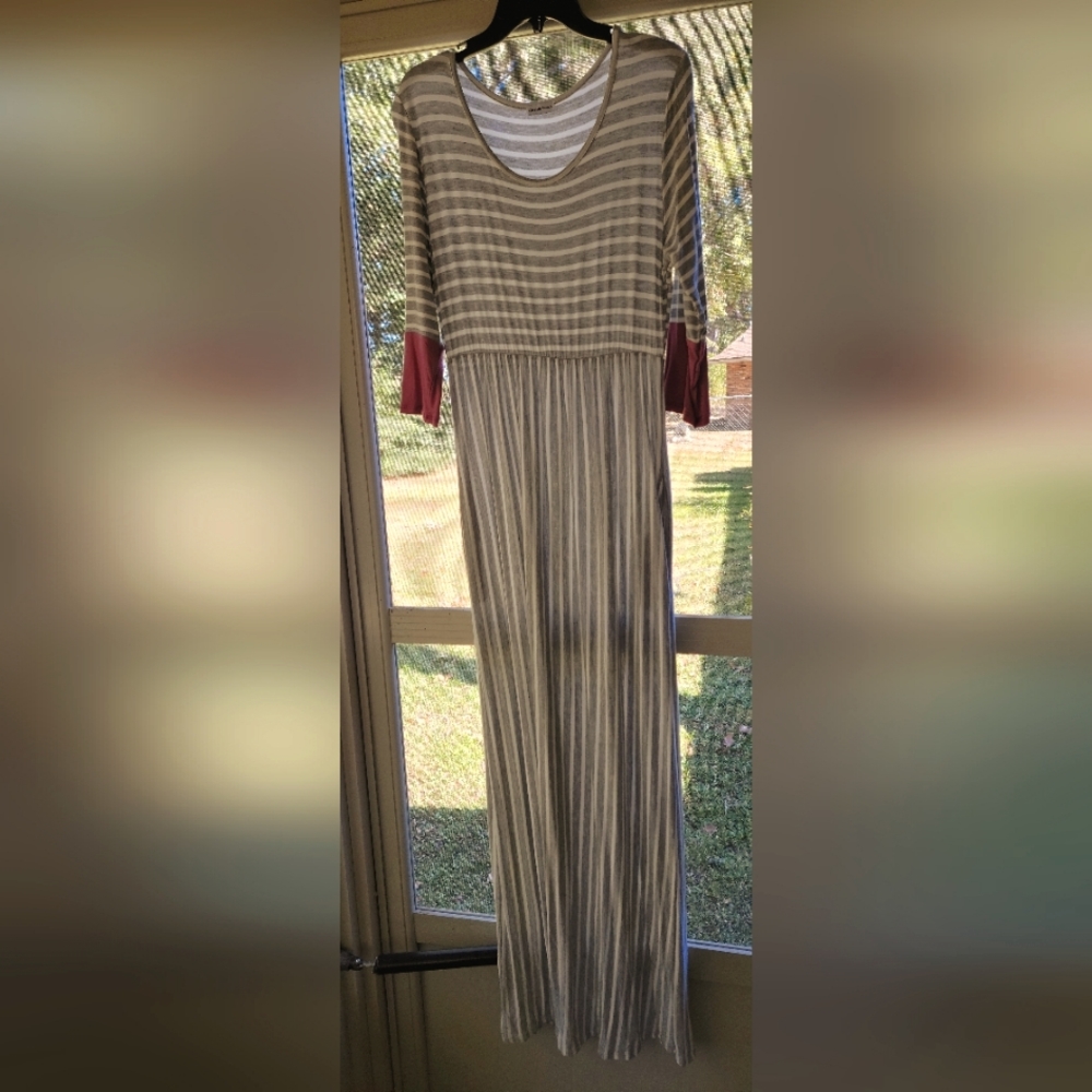 Womens elbow sleeve maxi dress, NWOT